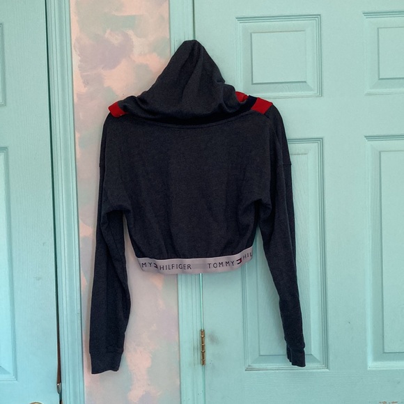 Tommy Hilfiger cropped hooded sweatshirt - Picture 3 of 6